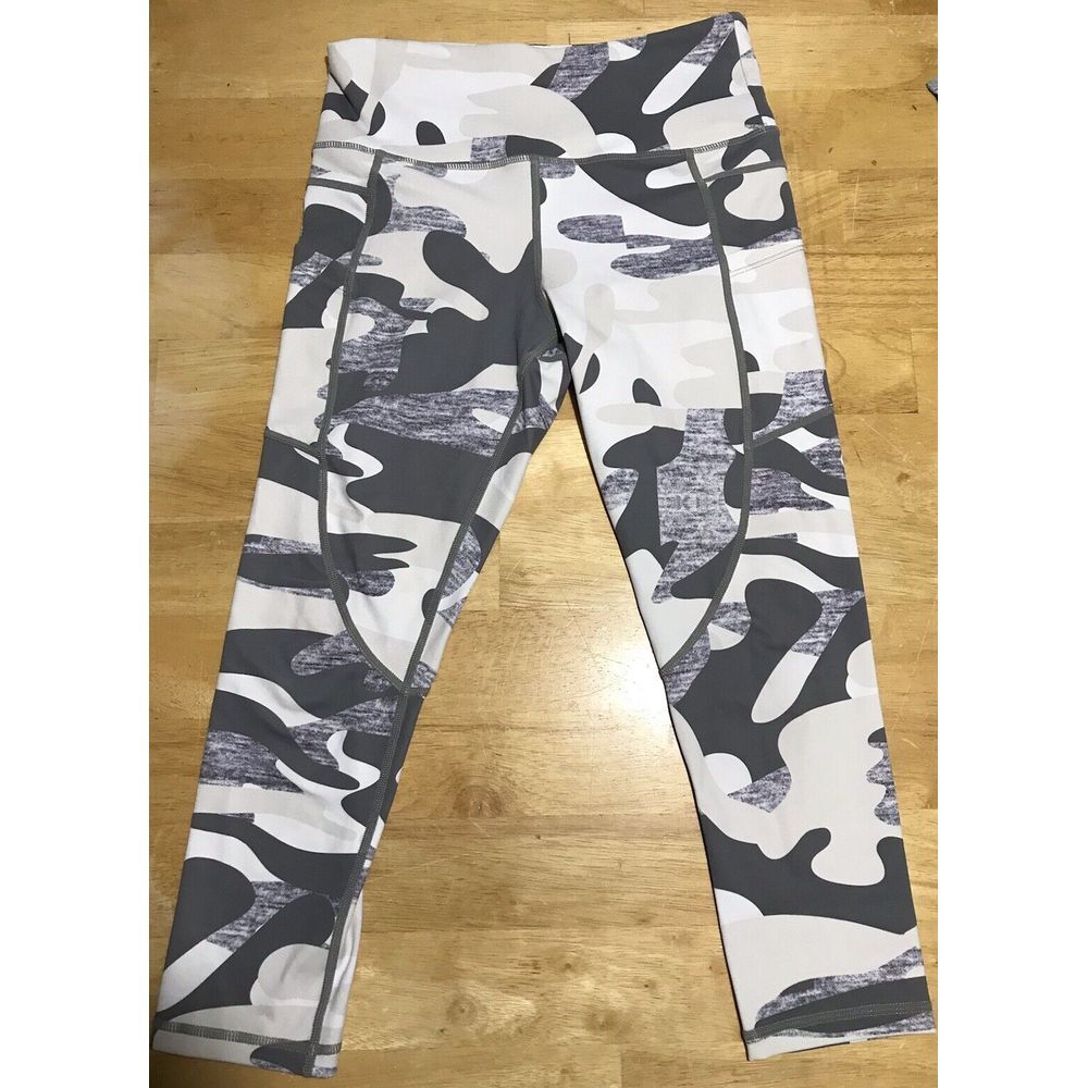 Zyia Active Gray White Camo w/ Pockets Size 4 Hi-Rise Capri Leggings